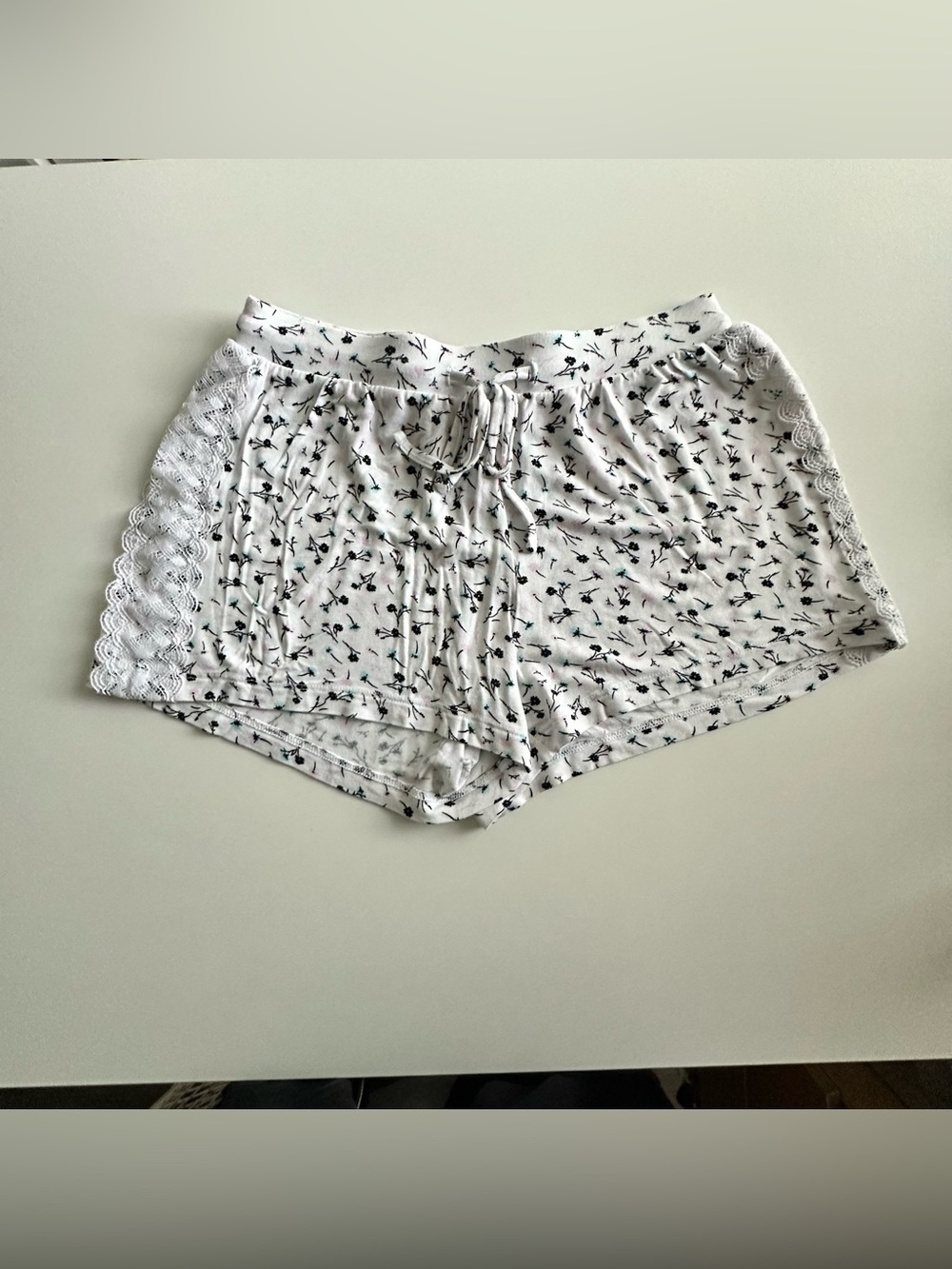 La Vie En Rose White Floral Lace-Trim Lounge Shorts